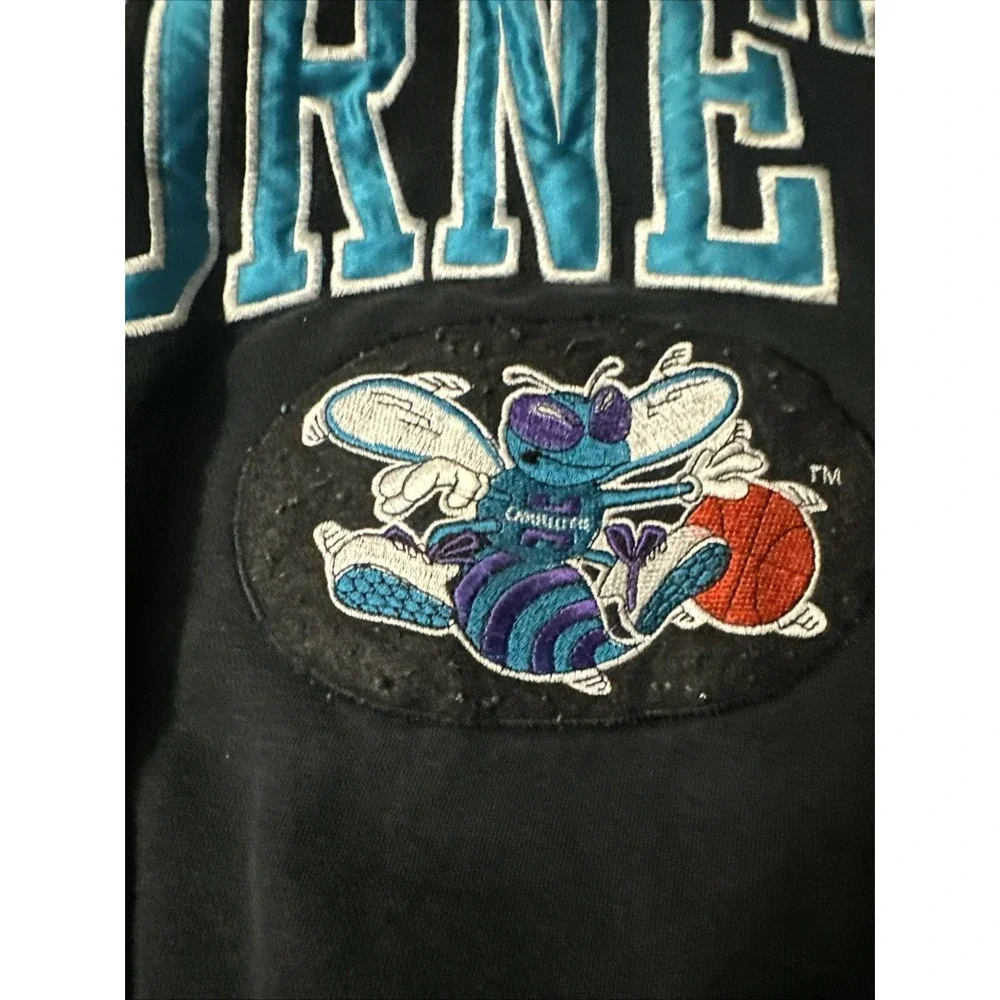 RARE VINTAGE CHARLOTTE HORNETS 90s Stitch Logo CREWNECK Logo 7 Mens Large